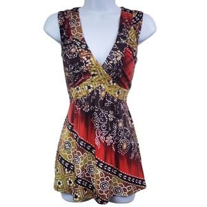 Flattering v-neck tank with a studded neckline & tying belt / Women's Small